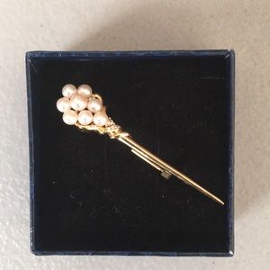 Peal brooch